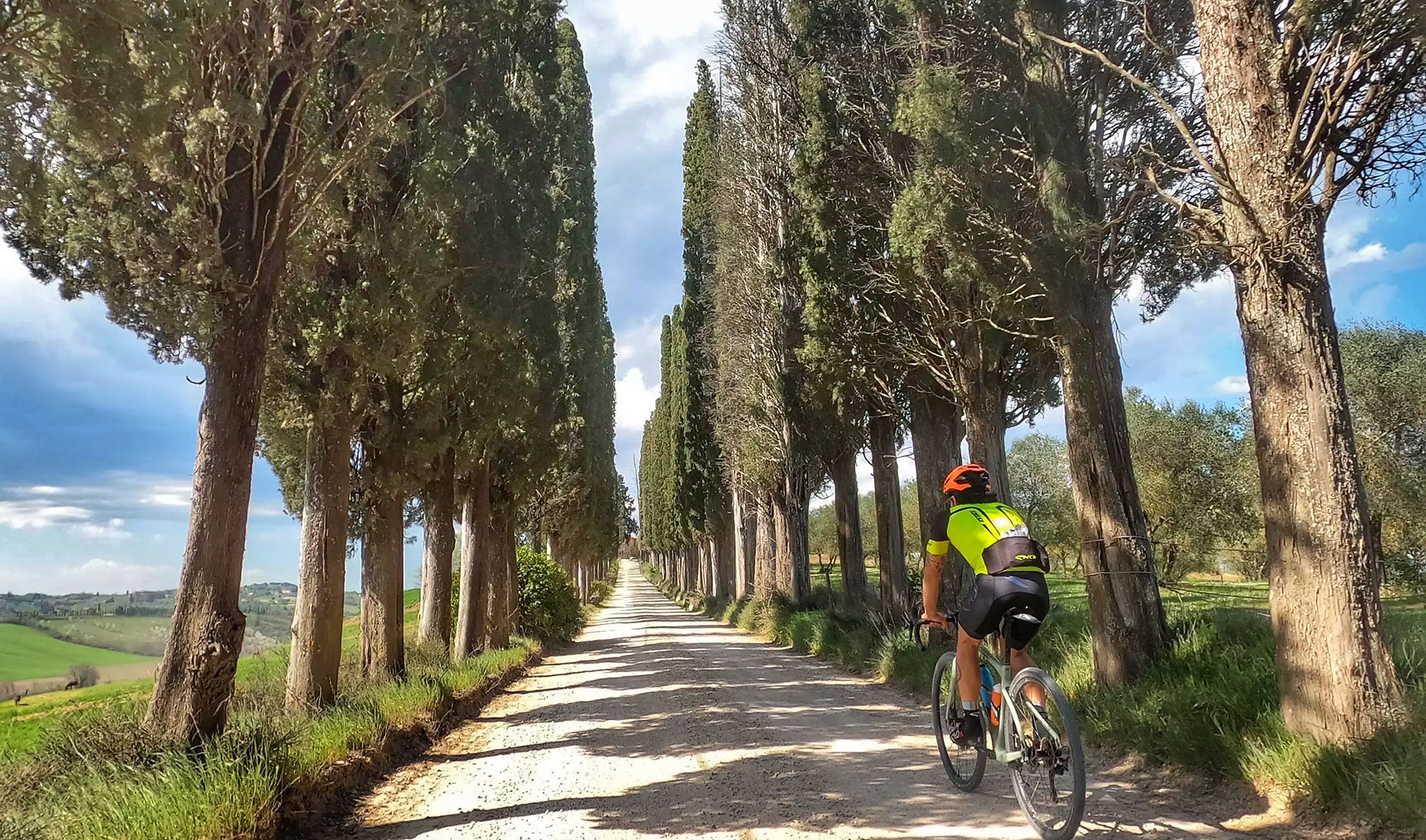 Tour privati in Bici Gravel o Road sulle colline di San Gimignano